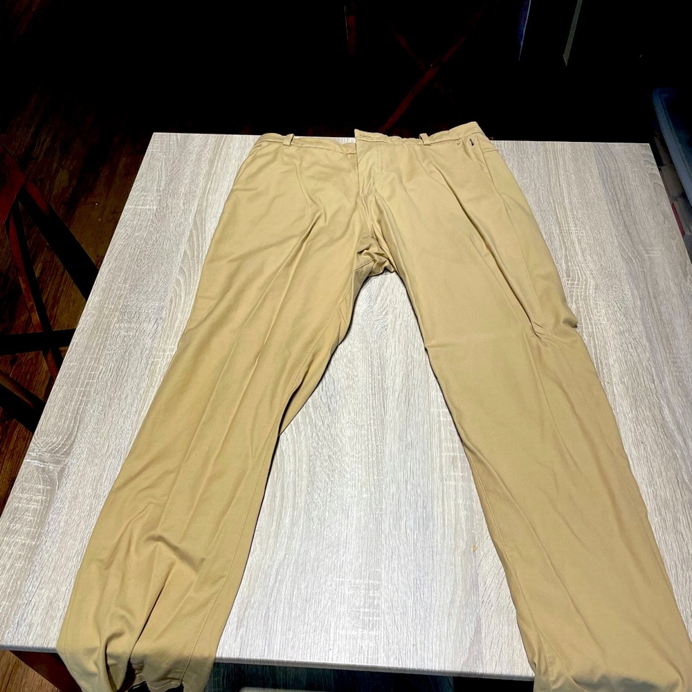 Lululemon ABC 36” x 32” Khaki